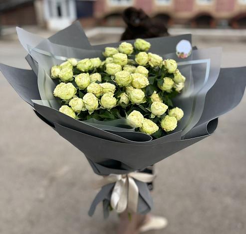 Букет Белые кустовые розы Солинеро в Жерновце