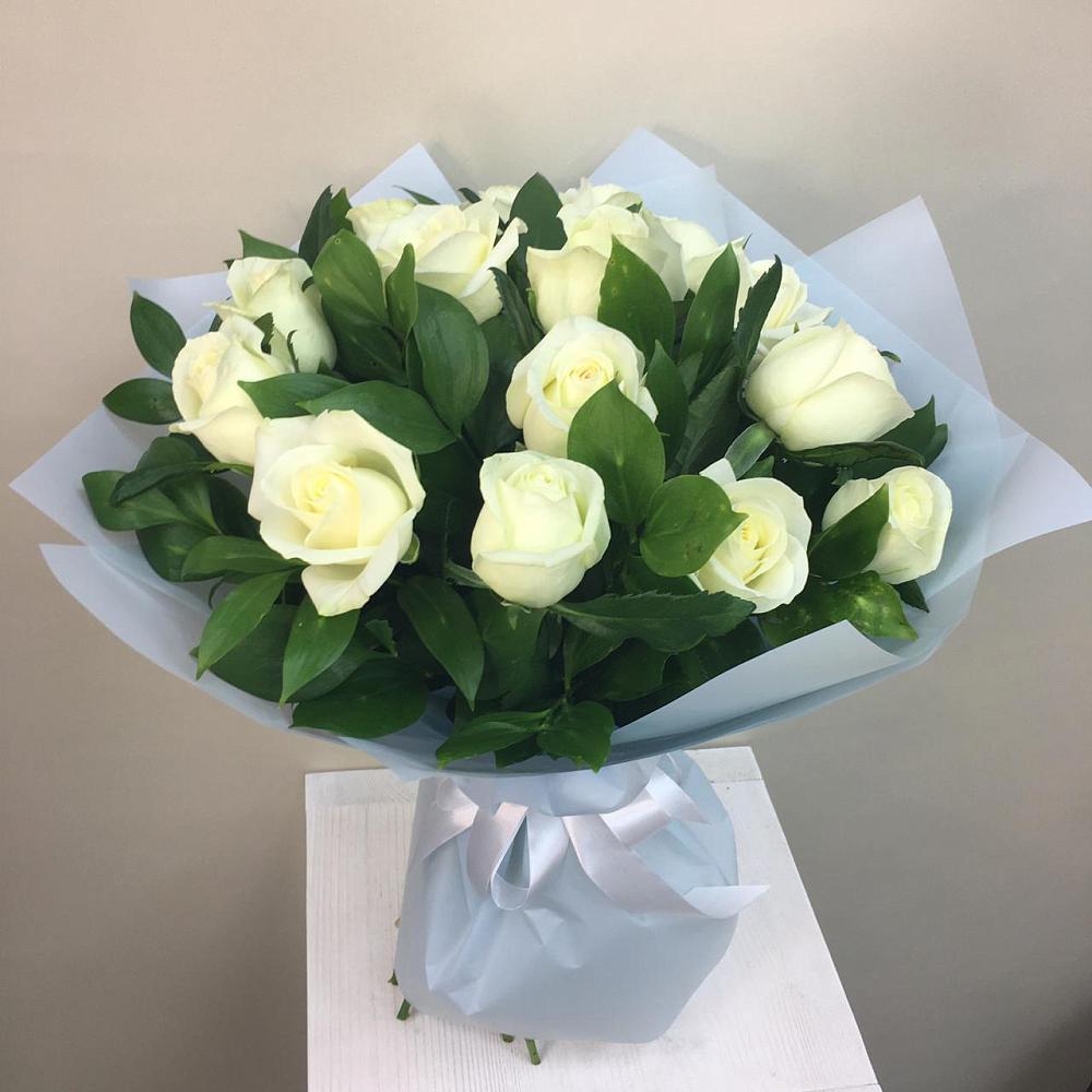 Букет 15 Белых роз Проуд в Жерновце
