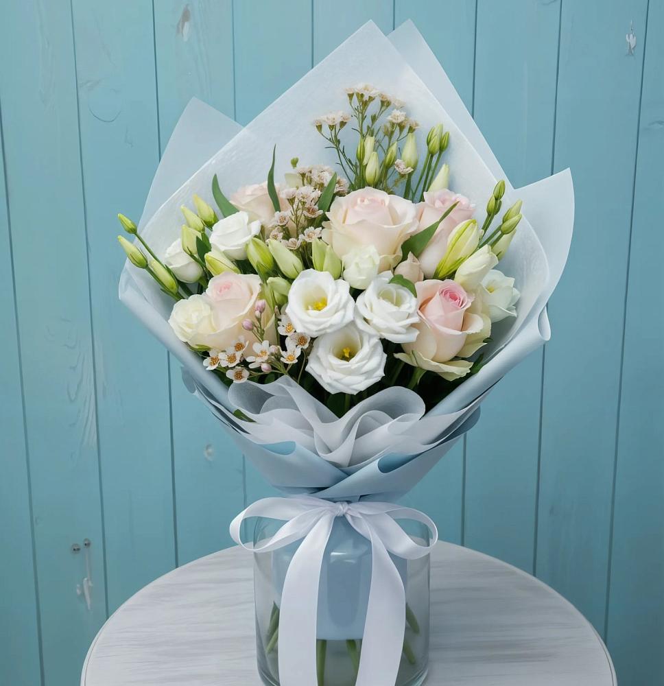 Букет цветов из: Розы и Лизиантусы в Жерновце