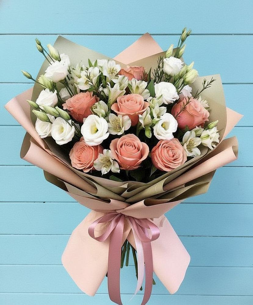 Букет цветов из: Розы, Альстромерии и Лизиантусы в Жерновце