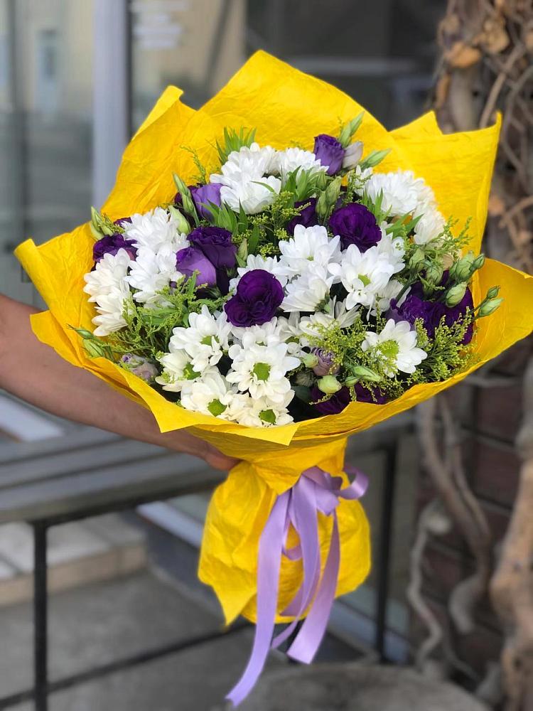 Букет цветов из: Ирисы, Хризантемы и Ромашки в Жерновце