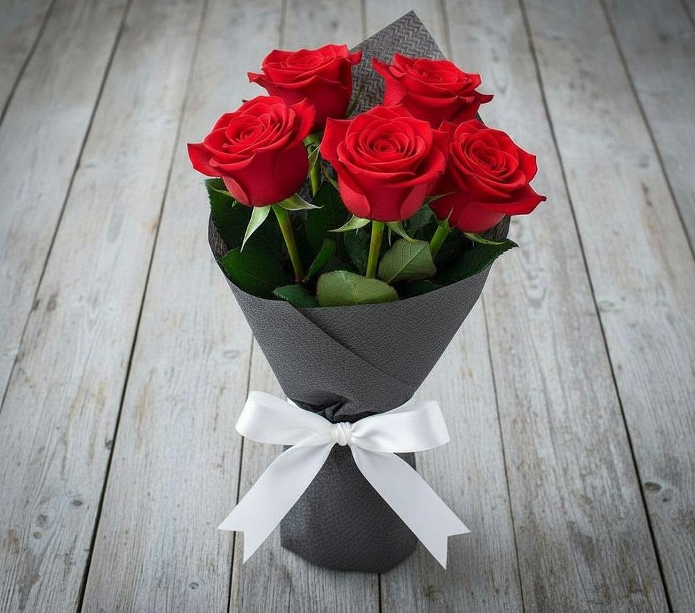 Букет 5 Красных роз Эдлесс Лав в Жерновце
