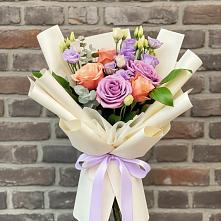 Букет цветов из:  Лизиантусы и Розы #REPLACE_PRED# Жерновце