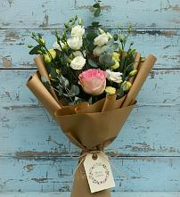 Букет цветов из:  Розы и Лизиантусы в Жерновце