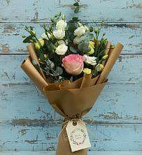 Букет цветов из:  Розы и Лизиантусы в Жерновце