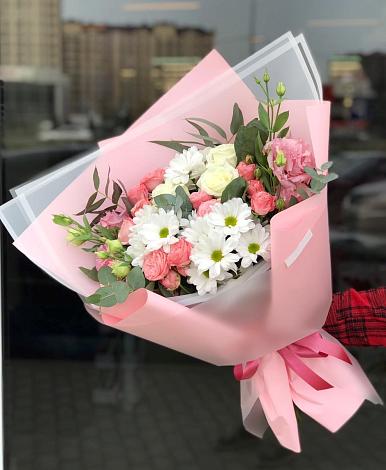 Букет цветов из: Розы, Лизиантусы и Хризантемы в Жерновце