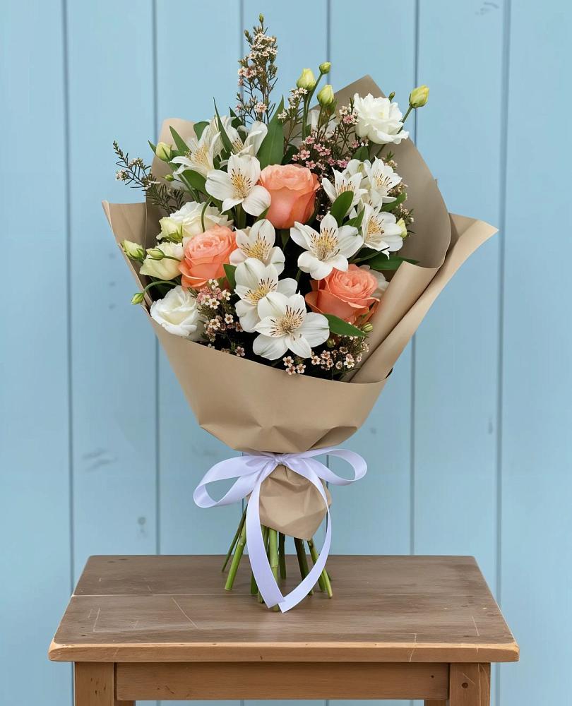 Букет цветов из: Альстромерии, Лизиантусы, Розы и Хризантемы в Жерновце