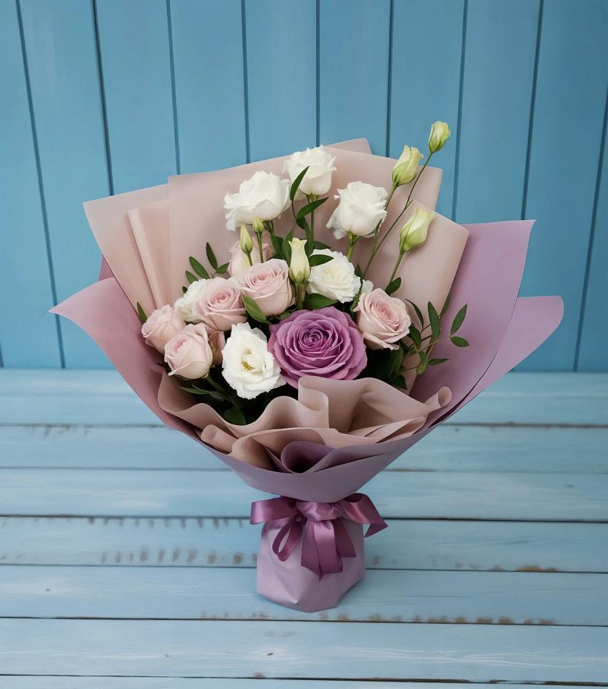 Букет цветов из: Розы и Лизиантусы в Жерновце